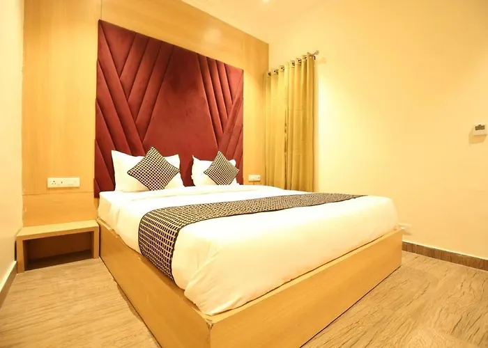 Hotel Nayyar Regency Near Bus Stand