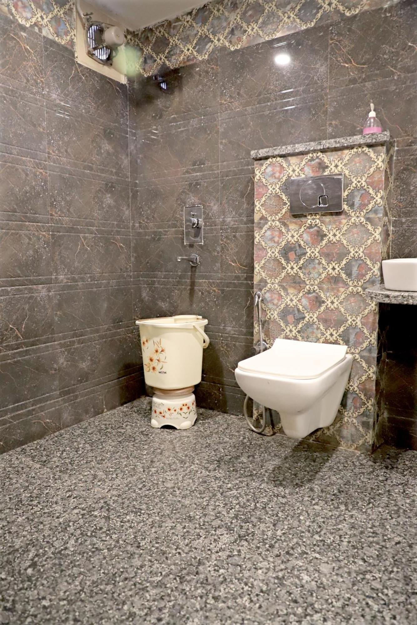 Nayyar Regency Near Bus Stand Hotel 3*