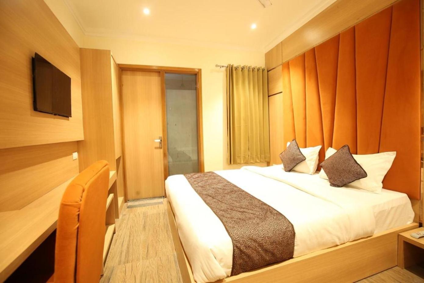 Hotel Nayyar Regency Near Bus Stand