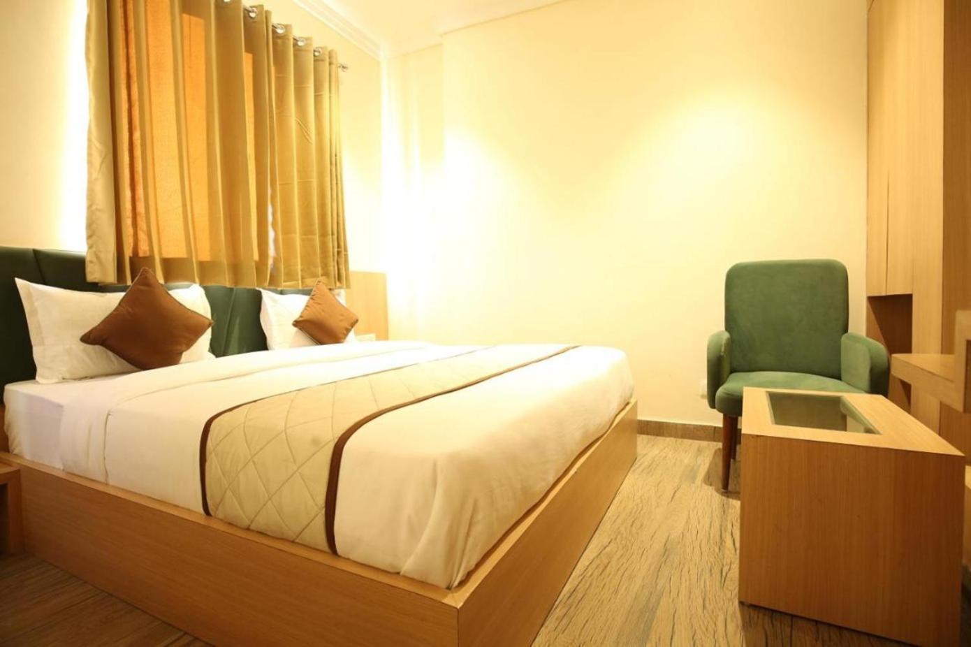 Hotel Nayyar Regency Near Bus Stand Amritsar