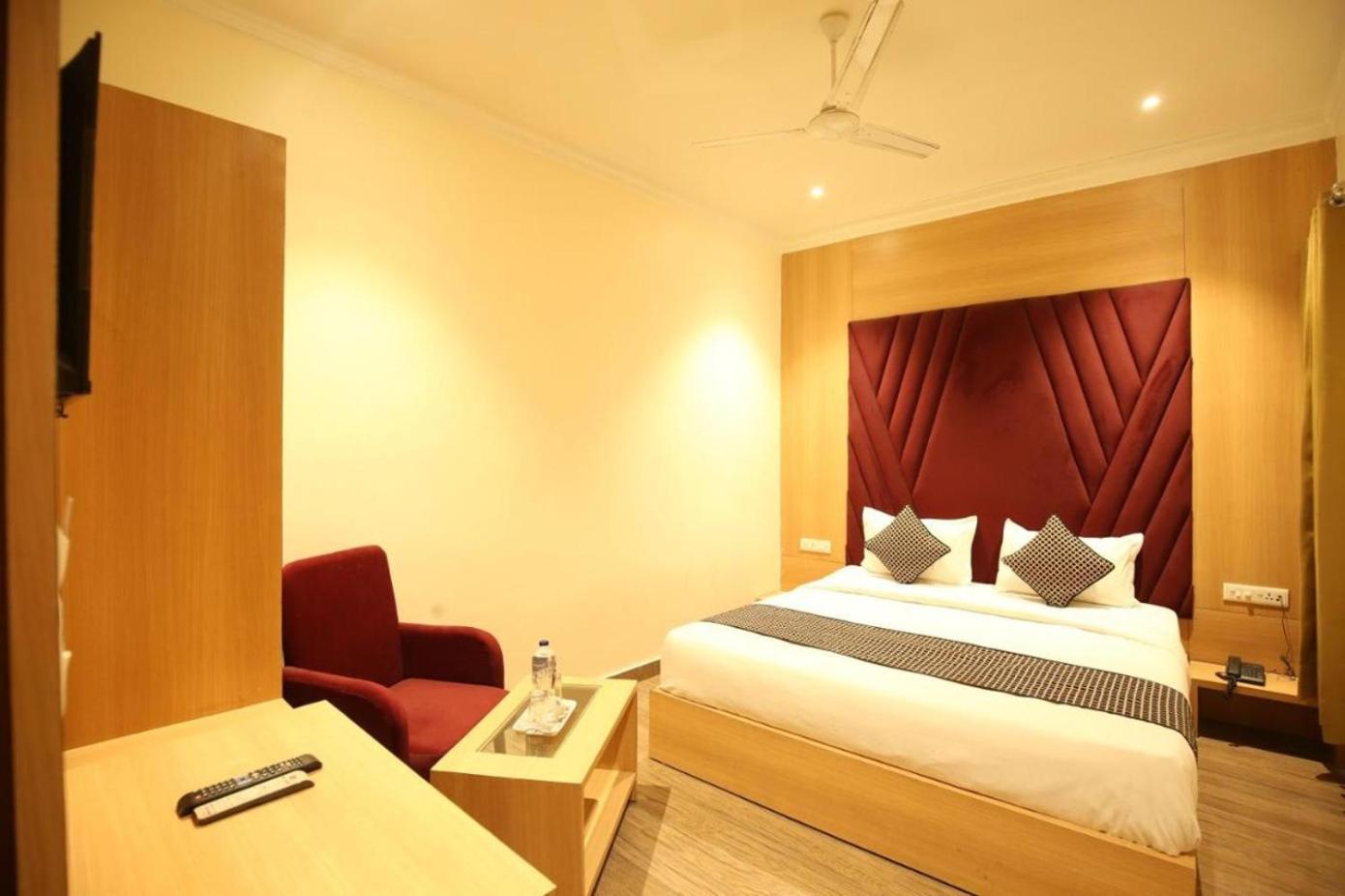 Hotel Nayyar Regency Near Bus Stand