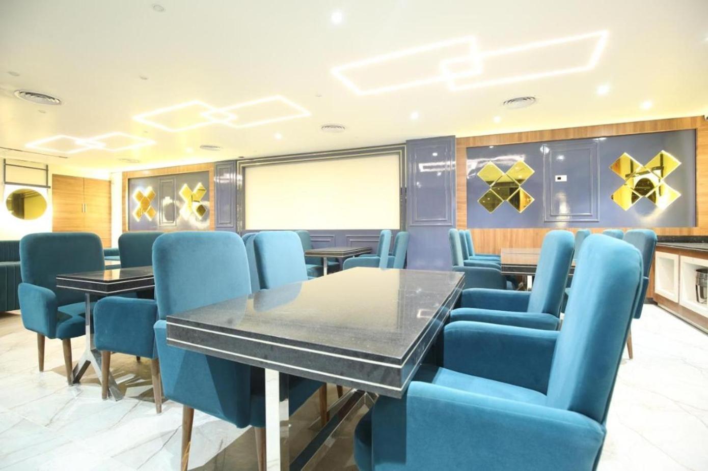 Nayyar Regency Near Bus Stand Hotel 3*