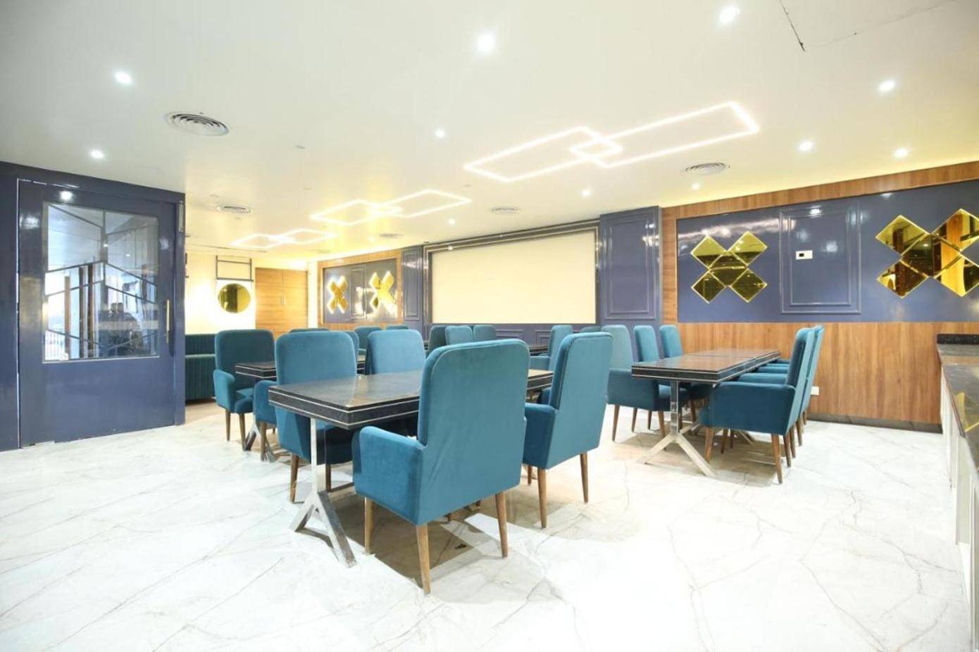 Hotel Nayyar Regency Near Bus Stand 3*
